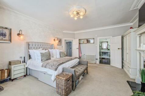 grand principal bedroom