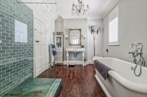 stunning four piece bathroom