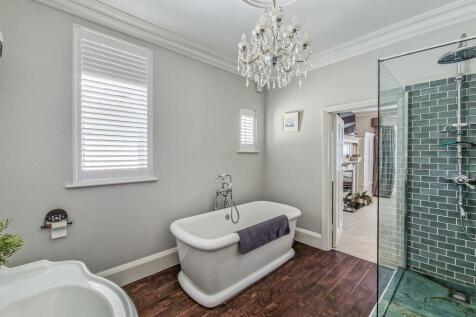 stunning four piece bathroom