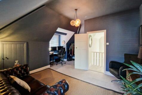 top floor double bedroom-office