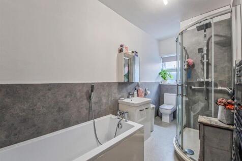luxury four piece bathroom.
