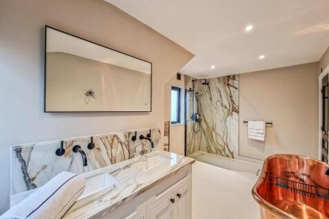 gorgeous family bathroom
