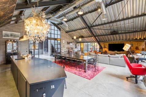 Reception/Kitchen