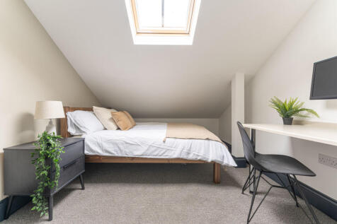 The Hosiery Factory Flat L Bedroom 11