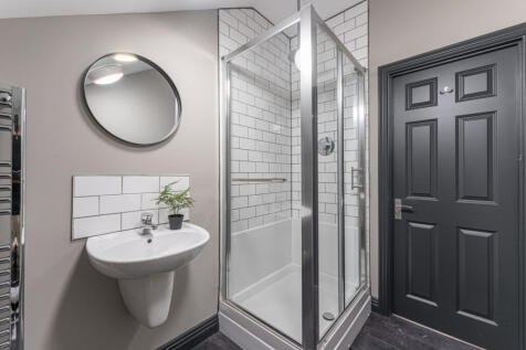 The Hosiery Factory Flat L Bathroom 4