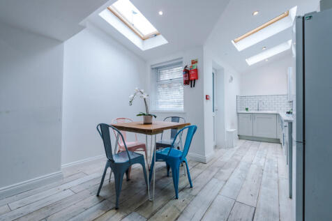 27 Gladstone Terrace kitchen 1