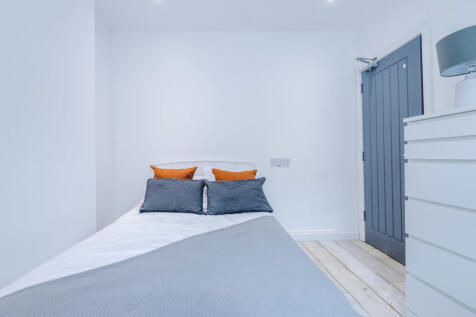 27 Gladstone Terrace bedroom 2