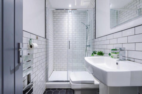 27 Gladstone Terrace bathroom 2