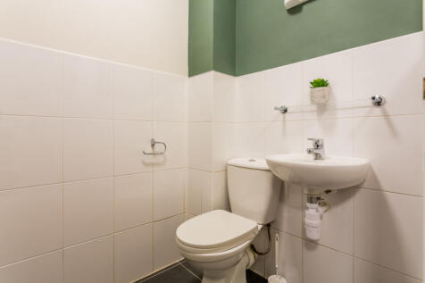 St Hilds Flat 1 bathroom 1