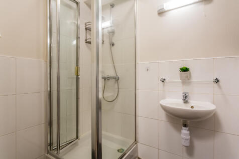 St Hilds Flat 1 bathroom 2