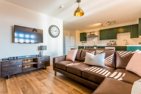St Hilds Flat 1 living room 2