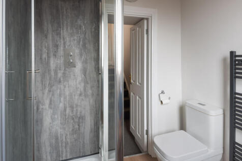 90 Pennsylvania, Bathroom 1