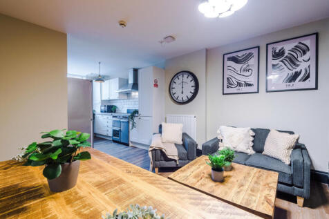 Flat V, HF, Living Room 6