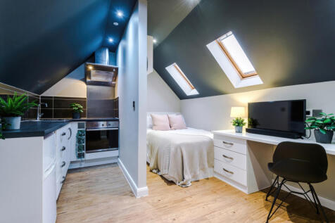 Flat 17, UNW, 4