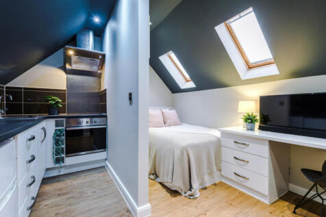 Flat 17, UNW, 5