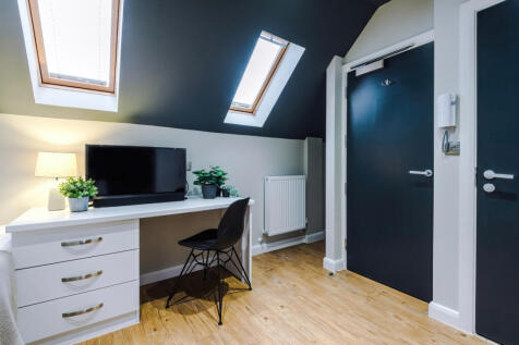Flat 17, UNW, 8