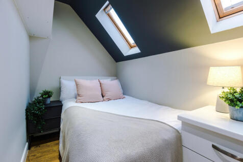 Flat 17, UNW, 9