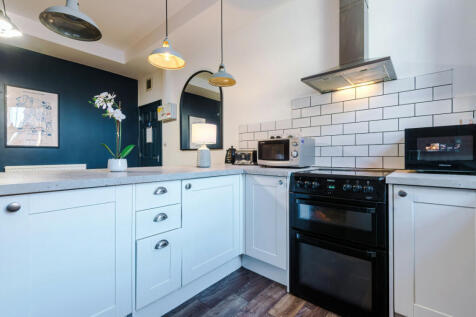 Flat 6, Shoe and Boot, Kitchen 2
