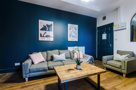 Flat 6, Shoe and Boot, Living Room 3