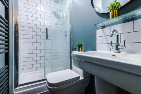 Flat 6, Shoe and Boot, Bathroom 1