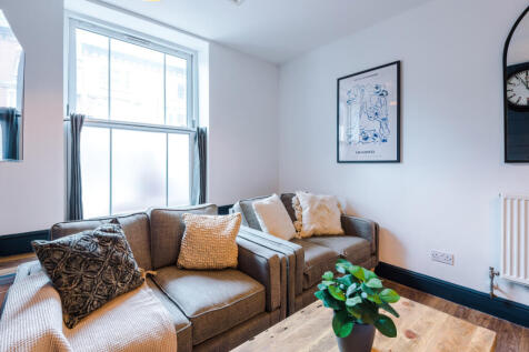 Flat 3, Shoe and Boot, Living Room 6