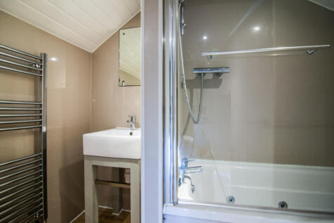 231 Leek Road bathroom 2