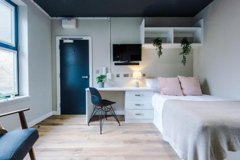 Flat 8, UNW, 5