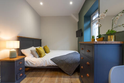 Flat 2, 124 Walter Road Bedroom 1
