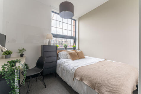The Hosiery Factory Flat J Bedroom 8