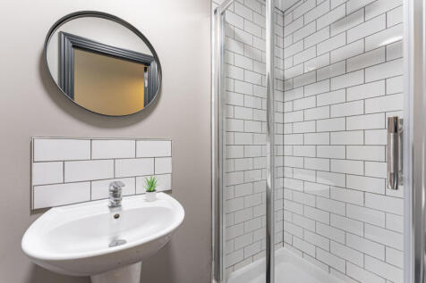 The Hosiery Factory Flat J Bathroom 1