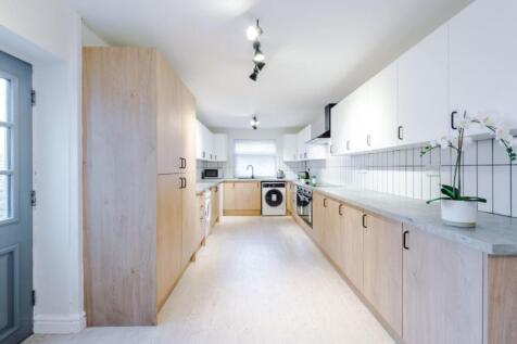 161MR - Kitchen