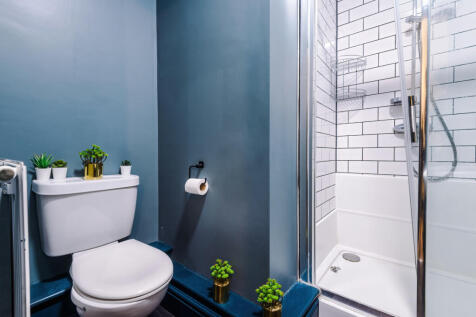 Flat 10, Shoe and Boot, Bathroom 1