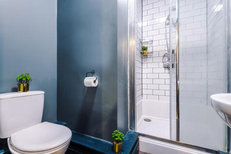 Flat 5, Shoe and Boot, Bathroom 1