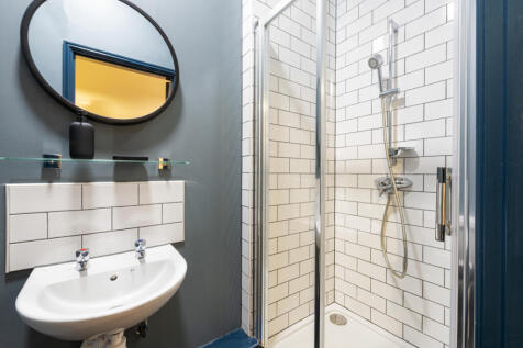 Shoe &amp; Boot Factory, Flat 4 Bathroom 1