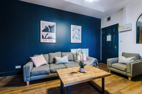 Flat 6, Shoe and Boot, Living Room 3