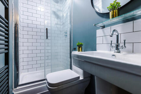 Flat 6, Shoe and Boot, Bathroom 1