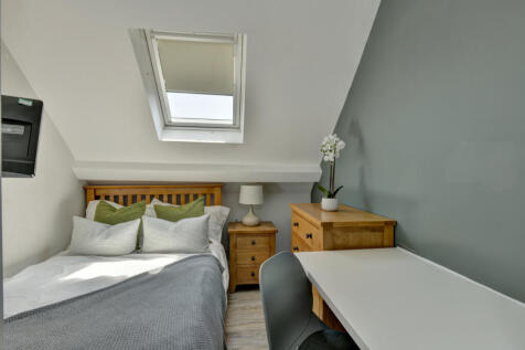 8WE Bedroom