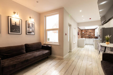 12MR Living Area / Kitchen