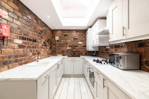 87HR Living Area/ Kitchen