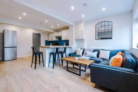 10 Holcombe, Living Room 1