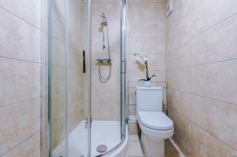 60b Derby, Bathroom 3