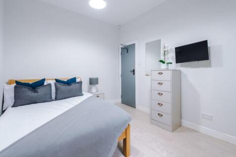 32CR - Bedroom 1