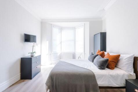77DR - Bedroom
