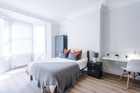 77DR - Bedroom