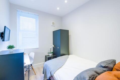 77DR - Bedroom