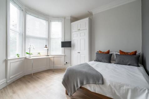 19GL - Bedroom 1