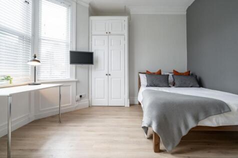 19GL - Bedroom 1