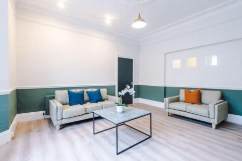 27LA - Living Area