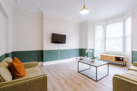 27LA - Living Area