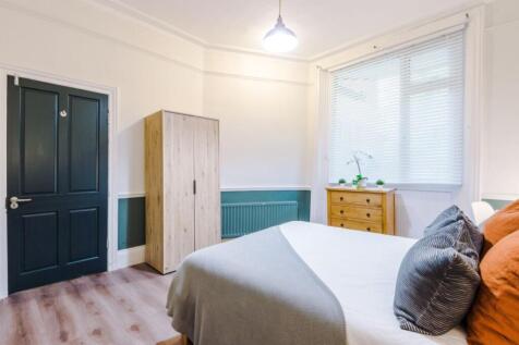27LA - Bedroom